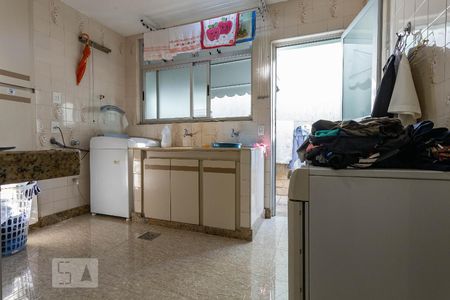 Casa à venda com 370m², 5 quartos e 8 vagas Casa à venda com 370m², 5 quartos e 8 vagasÁrea de serviço