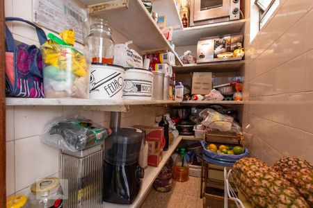 Casa à venda com 370m², 5 quartos e 8 vagas Casa à venda com 370m², 5 quartos e 8 vagasDispensa