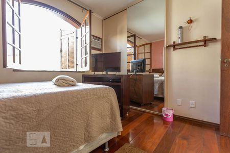 Casa à venda com 370m², 5 quartos e 8 vagas Casa à venda com 370m², 5 quartos e 8 vagasQuarto 1
