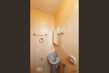 Apartamento para alugar com 75m², 2 quartos e 1 vaga Apartamento para alugar com 75m², 2 quartos e 1 vagaBanheiro de Serviço