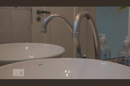 Casa à venda com 192m², 4 quartos e 3 vagas Casa à venda com 192m², 4 quartos e 3 vagasPia Lavabo