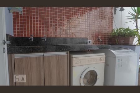 Casa à venda com 192m², 4 quartos e 3 vagas Casa à venda com 192m², 4 quartos e 3 vagasÁrea de Serviço