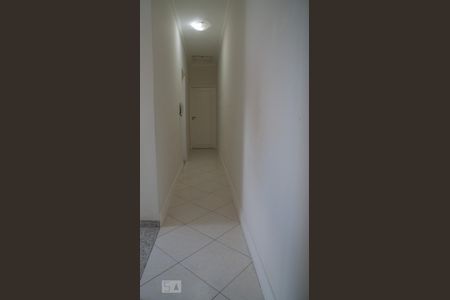 Casa à venda com 192m², 4 quartos e 3 vagas Casa à venda com 192m², 4 quartos e 3 vagasCorredor