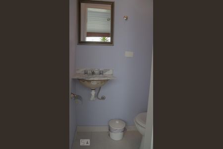 Casa à venda com 192m², 4 quartos e 3 vagas Casa à venda com 192m², 4 quartos e 3 vagasBanheiro de Serviço