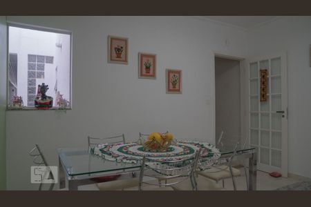 Casa à venda com 192m², 4 quartos e 3 vagas Casa à venda com 192m², 4 quartos e 3 vagasCozinha