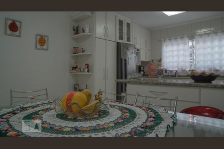 Casa à venda com 192m², 4 quartos e 3 vagas Casa à venda com 192m², 4 quartos e 3 vagasCozinha