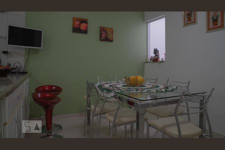 Casa à venda com 192m², 4 quartos e 3 vagas Casa à venda com 192m², 4 quartos e 3 vagasCozinha