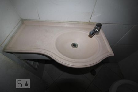 Casa à venda com 160m², 3 quartos e 2 vagasBanheiro 3 lavabo