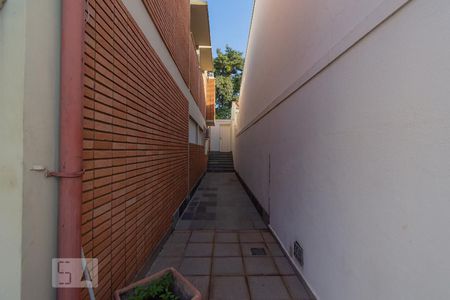 Casa à venda com 480m², 6 quartos e 4 vagas Casa à venda com 480m², 6 quartos e 4 vagasCorredor