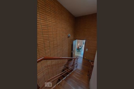 Casa à venda com 480m², 6 quartos e 4 vagas Casa à venda com 480m², 6 quartos e 4 vagasEntrada