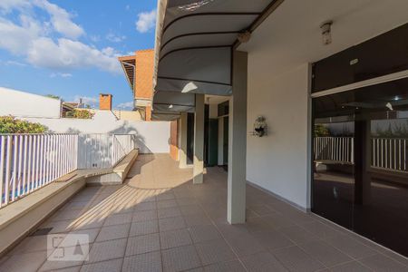 Casa à venda com 480m², 6 quartos e 4 vagas Casa à venda com 480m², 6 quartos e 4 vagasQuintal