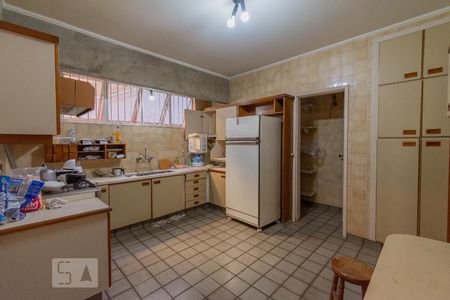 Casa à venda com 480m², 6 quartos e 4 vagas Casa à venda com 480m², 6 quartos e 4 vagasCozinha