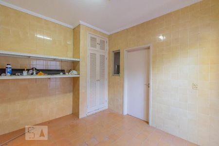 Casa à venda com 480m², 6 quartos e 4 vagas Casa à venda com 480m², 6 quartos e 4 vagasÁrea de Serviço