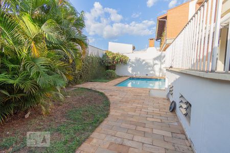 Casa à venda com 480m², 6 quartos e 4 vagas Casa à venda com 480m², 6 quartos e 4 vagasÁrea comum - Piscina