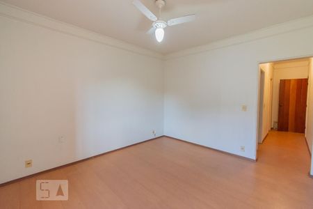 Casa à venda com 480m², 6 quartos e 4 vagas Casa à venda com 480m², 6 quartos e 4 vagasQuarto 2 - Suíte