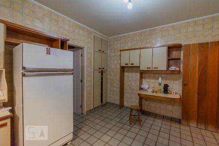 Casa à venda com 480m², 6 quartos e 4 vagas Casa à venda com 480m², 6 quartos e 4 vagasCozinha - Armários