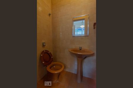 Casa à venda com 480m², 6 quartos e 4 vagas Casa à venda com 480m², 6 quartos e 4 vagasBanheiro de Serviço