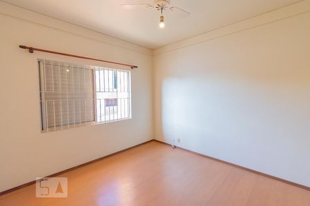 Casa à venda com 480m², 6 quartos e 4 vagas Casa à venda com 480m², 6 quartos e 4 vagasQuarto 3 - Suíte