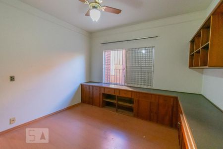 Casa à venda com 480m², 6 quartos e 4 vagas Casa à venda com 480m², 6 quartos e 4 vagasEscritório