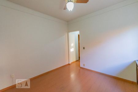 Casa à venda com 480m², 6 quartos e 4 vagas Casa à venda com 480m², 6 quartos e 4 vagasEscritório