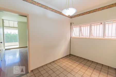 Casa à venda com 480m², 6 quartos e 4 vagas Casa à venda com 480m², 6 quartos e 4 vagasCozinha