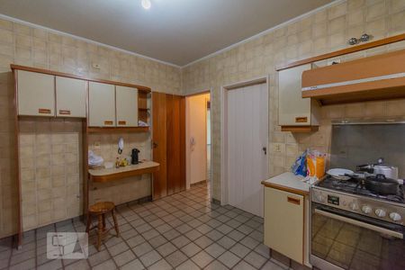 Casa à venda com 480m², 6 quartos e 4 vagas Casa à venda com 480m², 6 quartos e 4 vagasCozinha