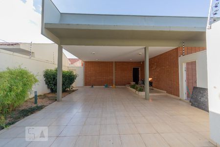 Casa à venda com 480m², 6 quartos e 4 vagas Casa à venda com 480m², 6 quartos e 4 vagasGaragem