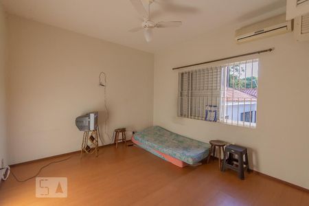 Casa à venda com 480m², 6 quartos e 4 vagas Casa à venda com 480m², 6 quartos e 4 vagasQuarto 4 - Suíte