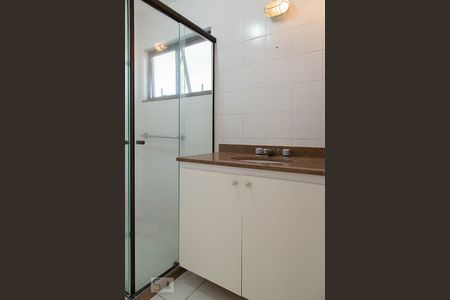 Apartamento à venda com 200m², 2 quartos e 3 vagasBanheiro da suíte 1