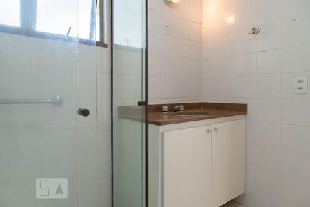 Apartamento à venda com 200m², 2 quartos e 3 vagasBanheiro da suíte 1