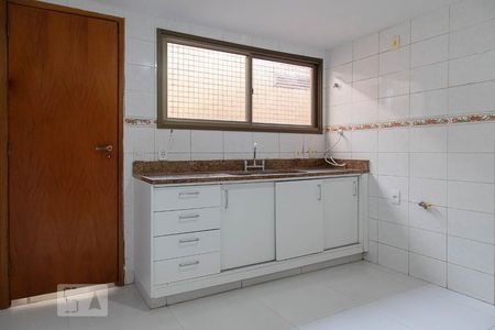 Apartamento à venda com 200m², 2 quartos e 3 vagasCozinha