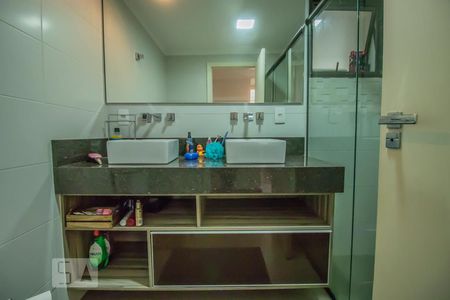 Apartamento à venda com 128m², 3 quartos e 2 vagasBanheiro