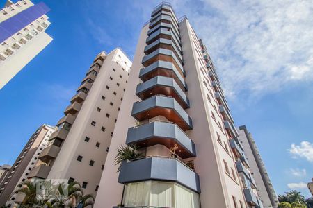 Apartamento à venda com 128m², 3 quartos e 2 vagasFachada