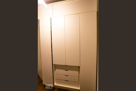 Casa à venda com 230m², 4 quartos e 2 vagasDetalhe