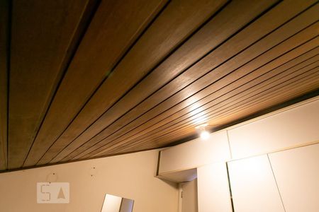 Casa à venda com 230m², 4 quartos e 2 vagasDetalhe