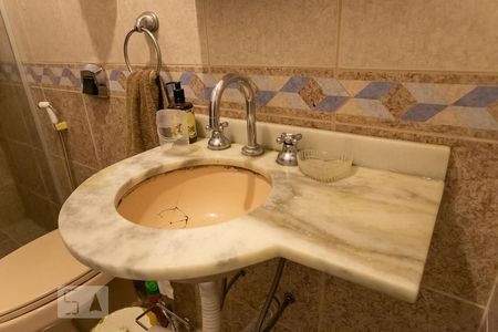 Casa à venda com 230m², 4 quartos e 2 vagasBanheiro - Torneira