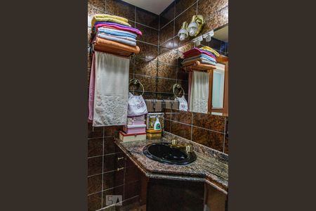 Apartamento à venda com 115m², 3 quartos e 2 vagas Apartamento à venda com 115m², 3 quartos e 2 vagasBanheiro Suíte