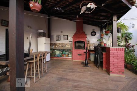 Casa à venda com 300m², 4 quartos e 6 vagasÁrea Externa