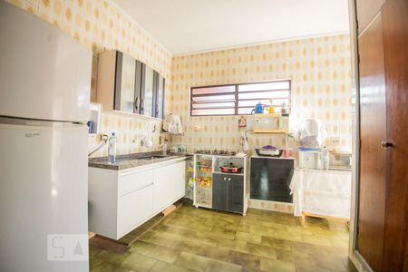 Casa à venda com 230m², 3 quartos e 2 vagascozinha