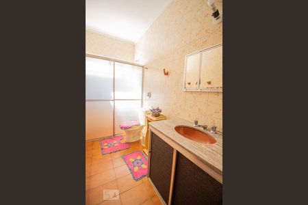 Casa à venda com 230m², 3 quartos e 2 vagasbanheiro