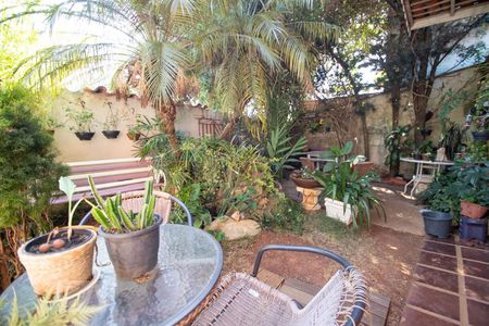 Casa à venda com 230m², 3 quartos e 2 vagasjardim