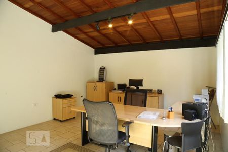Casa para alugar com 252m², 4 quartos e 1 vagaEscritório