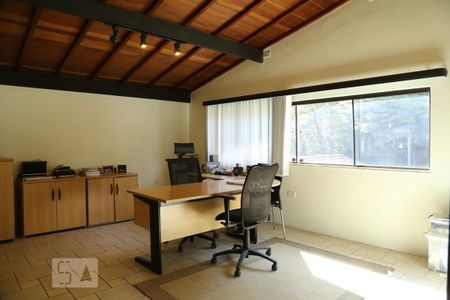 Casa para alugar com 252m², 4 quartos e 1 vagaEscritório