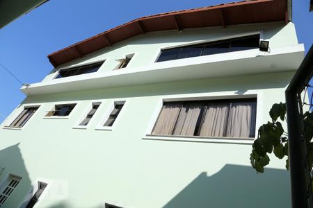 Casa para alugar com 252m², 4 quartos e 1 vagaFachada