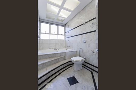 Apartamento à venda com 315m², 4 quartos e 2 vagasBanheiro social