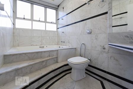 Apartamento à venda com 315m², 4 quartos e 2 vagasBanheiro social