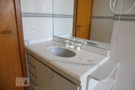 Apartamento para alugar com 152m², 3 quartos e 3 vagasBanheiro