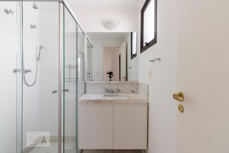 Apartamento à venda com 211m², 3 quartos e 4 vagas Apartamento à venda com 211m², 3 quartos e 4 vagasBanheiro Suite 2