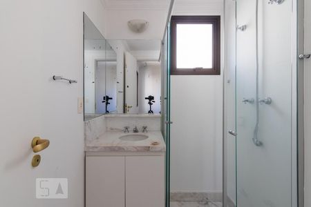 Apartamento à venda com 211m², 3 quartos e 4 vagas Apartamento à venda com 211m², 3 quartos e 4 vagasBanheiro Suite 3