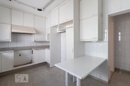 Apartamento à venda com 211m², 3 quartos e 4 vagas Apartamento à venda com 211m², 3 quartos e 4 vagasCozinha